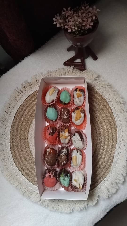 تمر محشى ومغلف بالشكولاتة