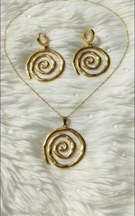 طقم اكسسوار حلزونة (سلسلة + حلق) استانلس استيل