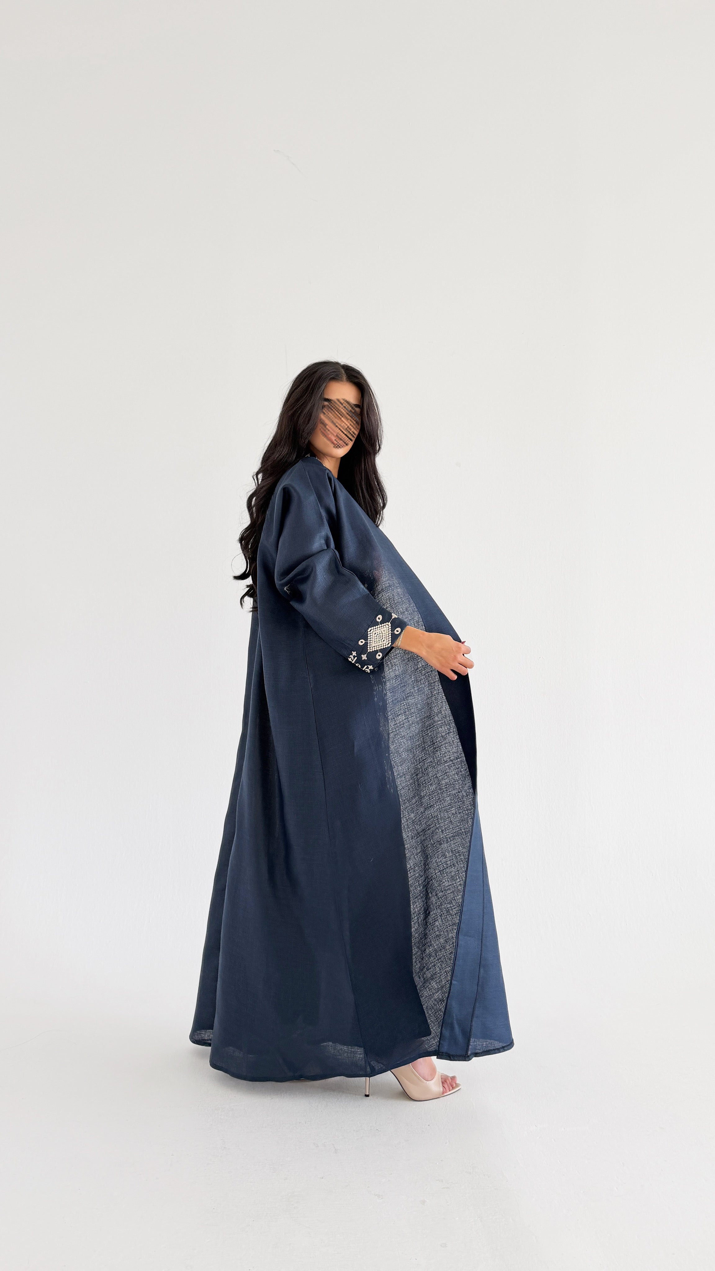 عبايه لنن تطريز مع تدخيلة شانتون